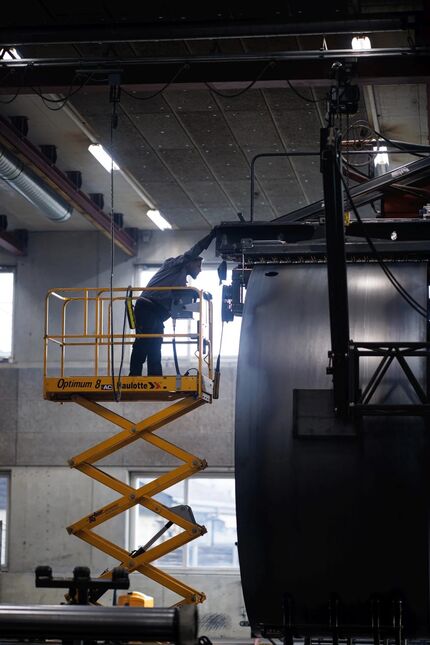 Produktion des Rekord-Speichers mit 320 m3 Nutzinhalt, 25 m Höhe, 4.1 m Durchmesser und 25 t Leergewicht.